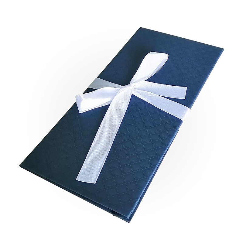 К110 Подарочный конверт ДЛЯ ДЕНЕГ,тиснение РОМБ- крупный с бантом,172х83,синий белый