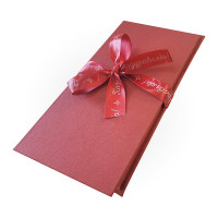 Д10303П.051/Л Подарочная коробка ДЛЯ ДЕНЕГ с бантом, тиснение МИКРОВЕЛЬВЕТ 172х83х16, алый/лого